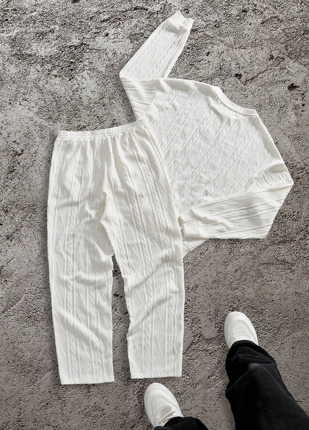 Білий демісезонний костюм (світшот, штани) брючний SHEIN