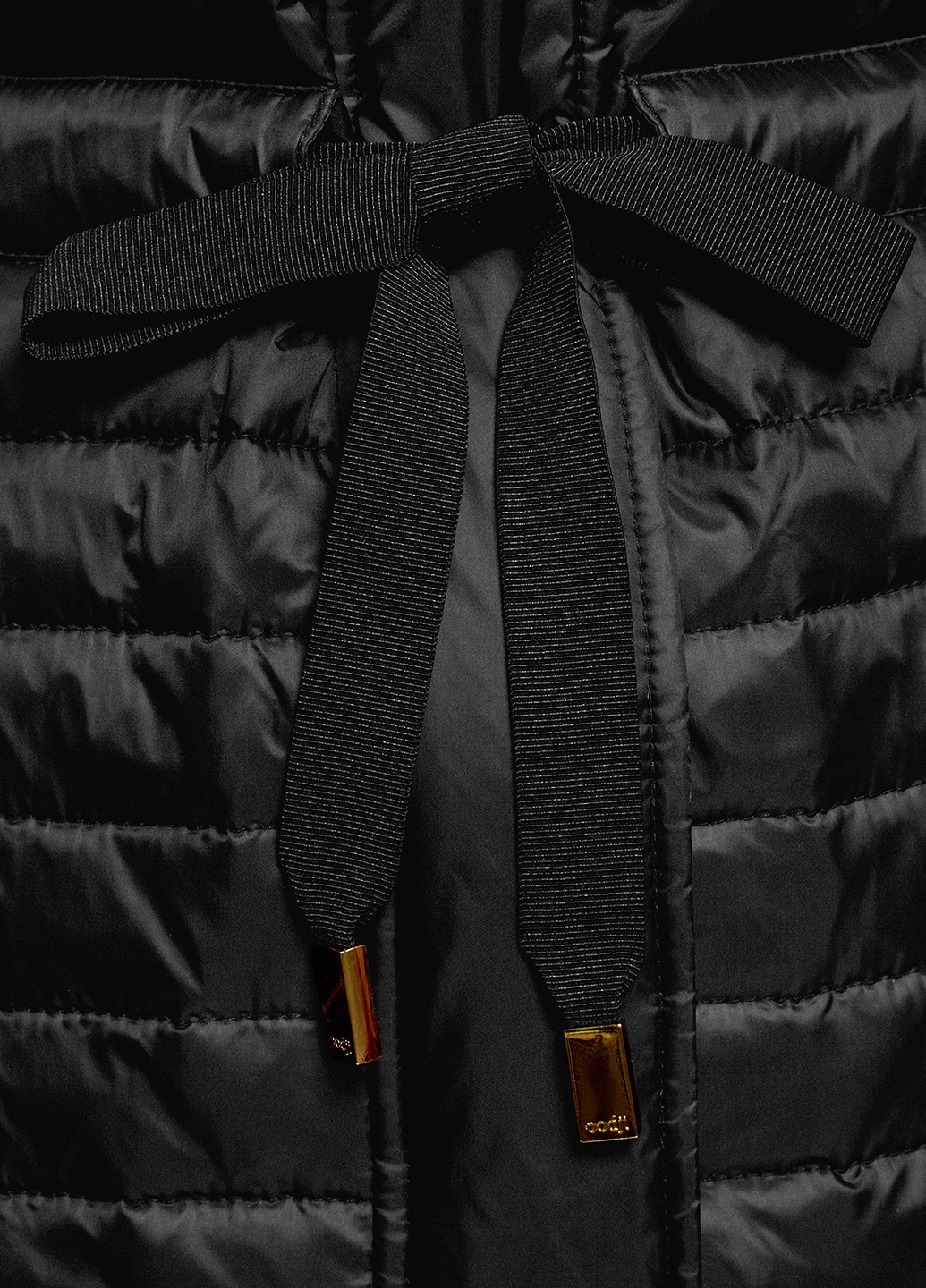 Черная демисезонная куртка Oodji