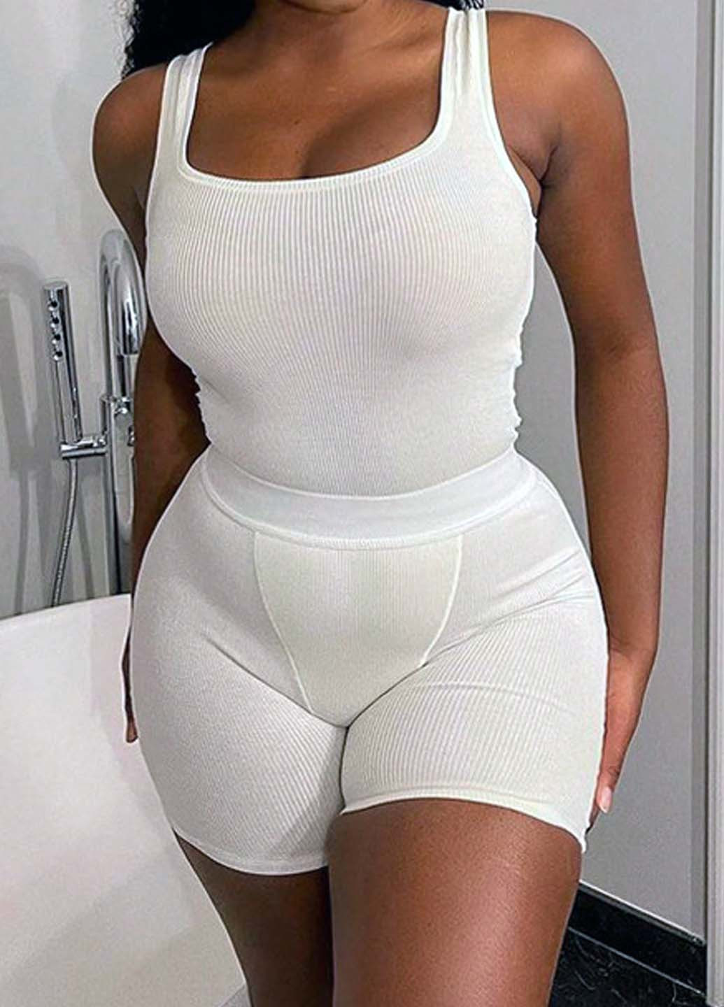 Белый демисезонный комплект (топ, шорты) SHEIN