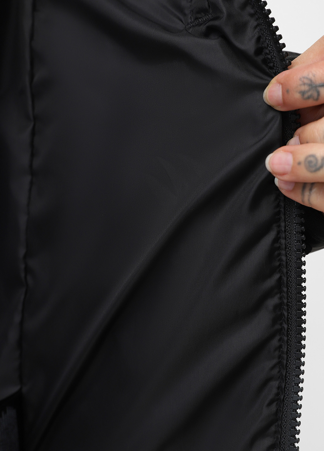 Черная демисезонная куртка The North Face