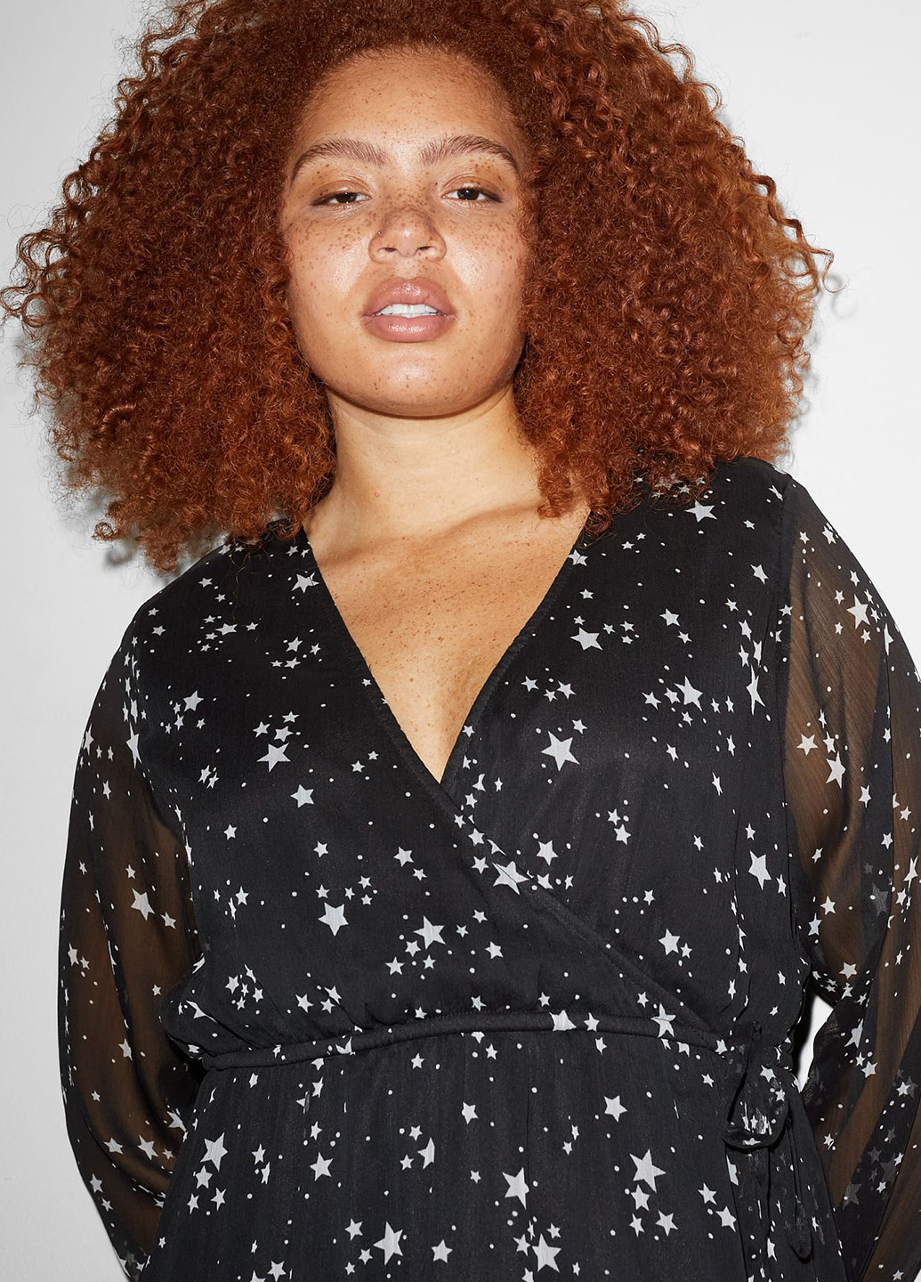 Черное кэжуал платье на запах C&A звезды