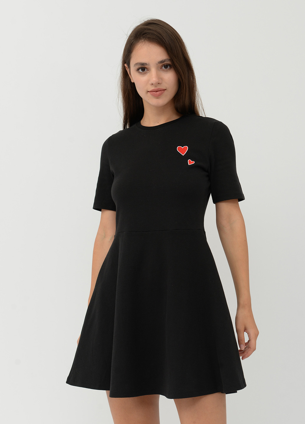Черное кэжуал платье клеш H&M сердечки