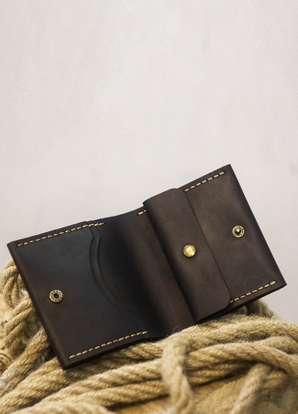 Шкіряний гаманець (Ручна робота) з гравіюванням Wind Rose - Коричневий Anchor Stuff square (241801893)