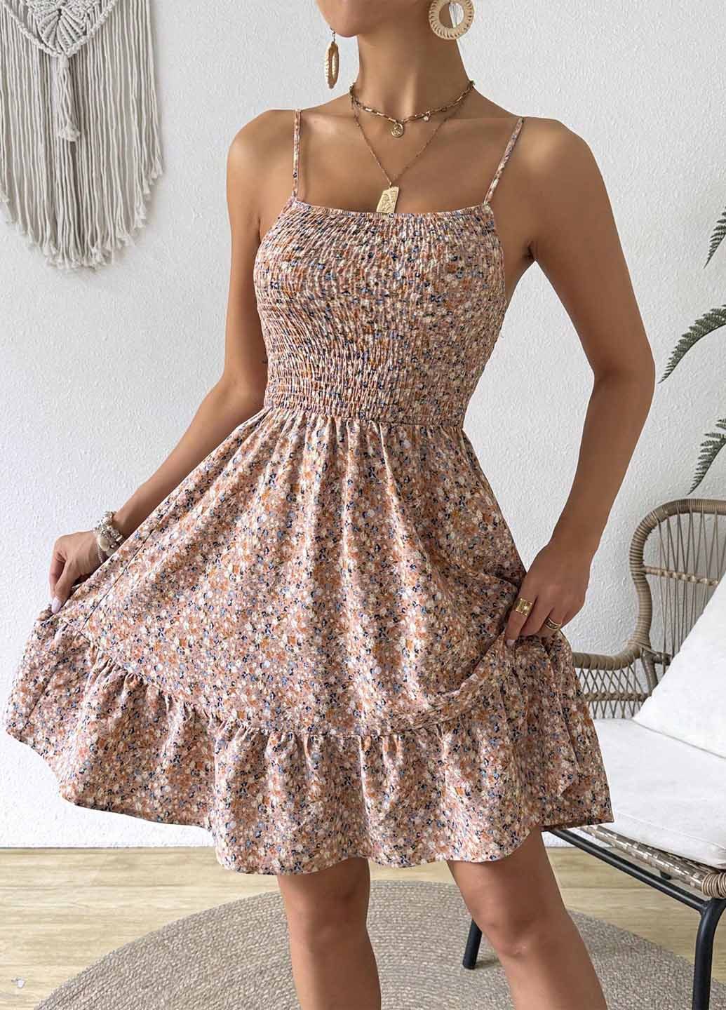 Пудровое кэжуал платье клеш, с открытой спиной SHEIN с цветочным принтом