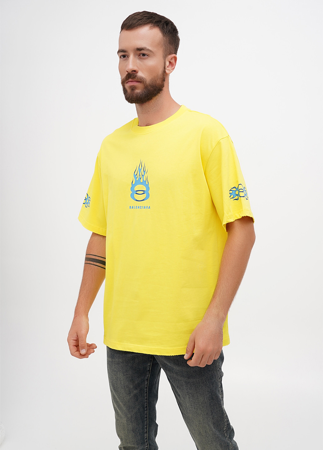 Желтая футболка Balenciaga