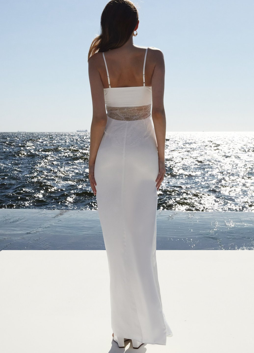 Молочное коктейльное, кэжуал платье силуэтная, платье-комбинация, с открытой спиной Gepur однотонное