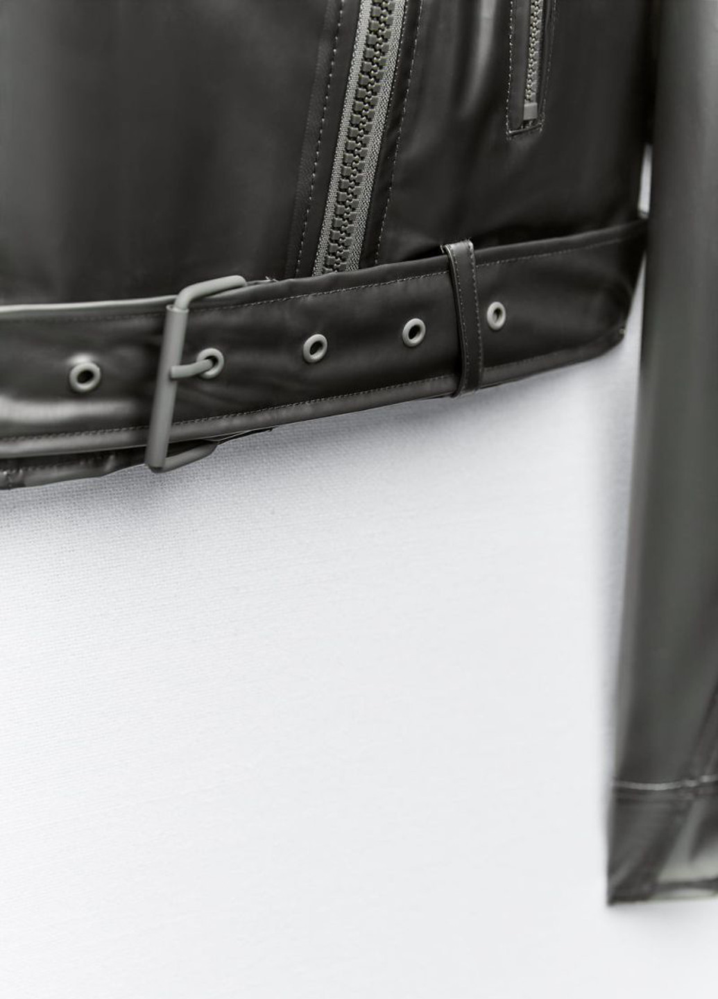 Черная демисезонная куртка косуха Zara