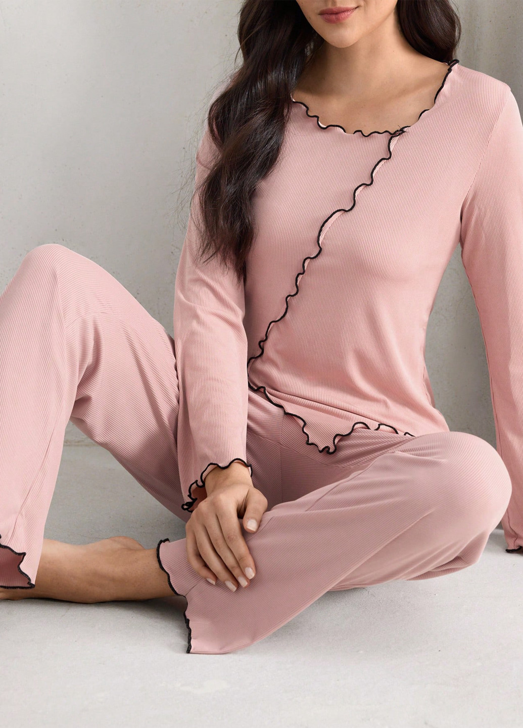 Світло-рожева всесезон піжама (лонгслив, брюки) лонгслів + брюки SHEIN