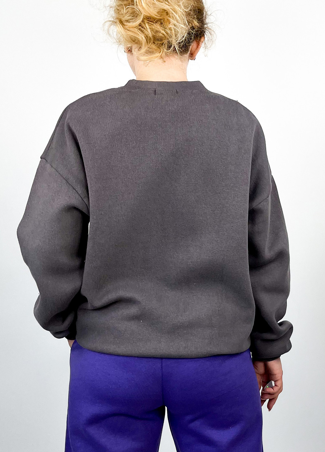 Сірий світшот PrettyLittleThing однотонний без декору (297223826)