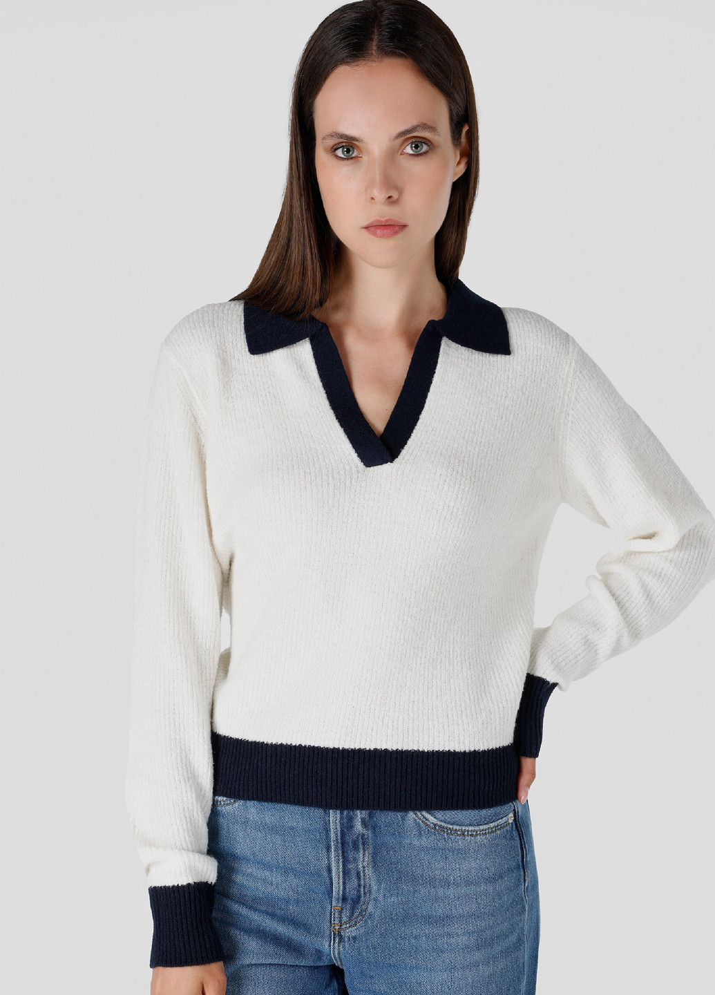 Белый зимний свитер пуловер Colin's