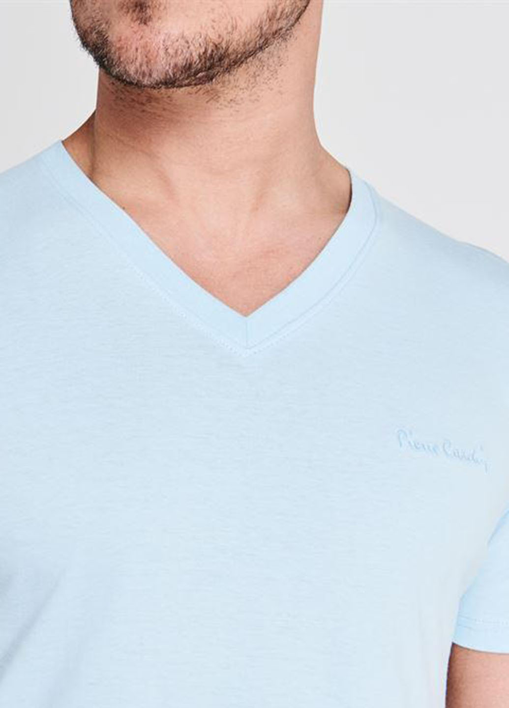 Небесно-блакитна футболка Pierre Cardin
