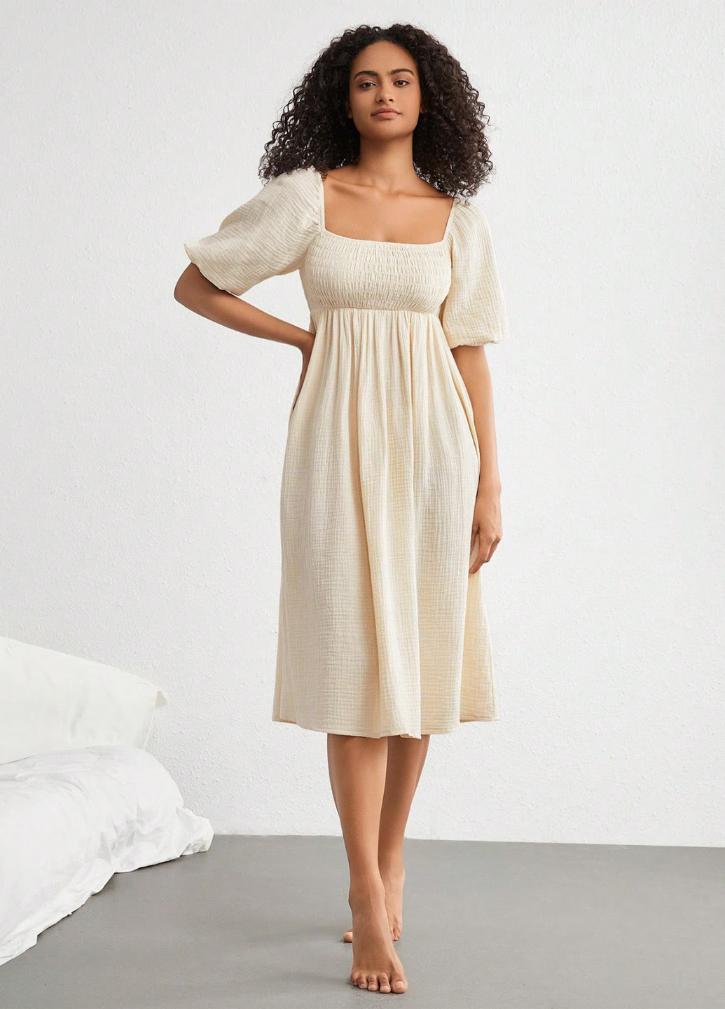 Светло-бежевое домашнее платье в стиле ампир SHEIN однотонное