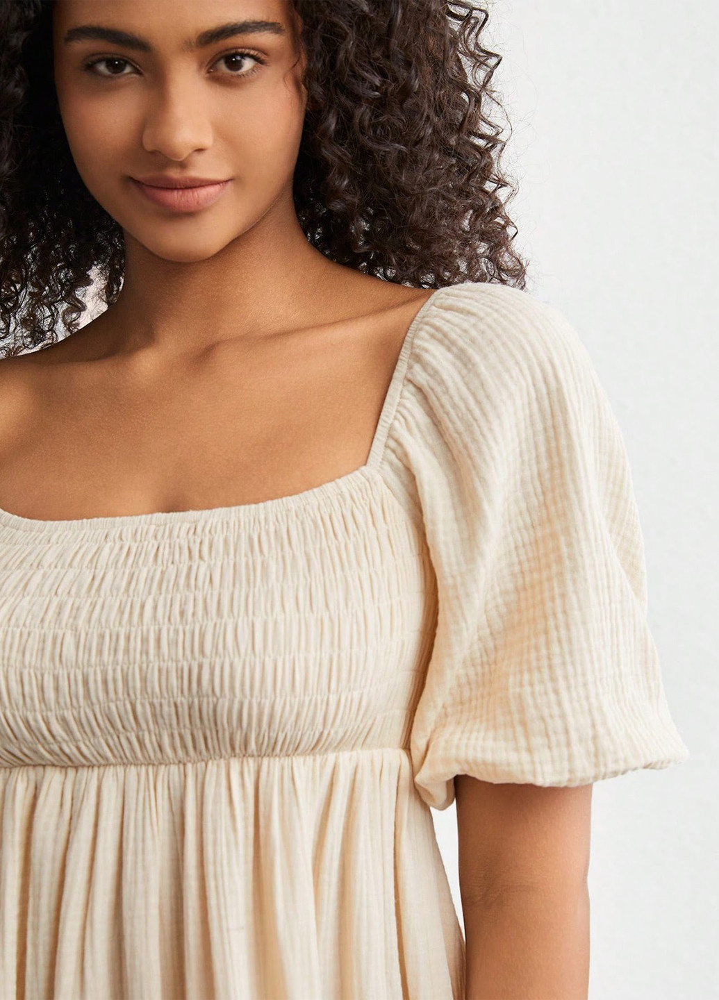 Светло-бежевое домашнее платье в стиле ампир SHEIN однотонное