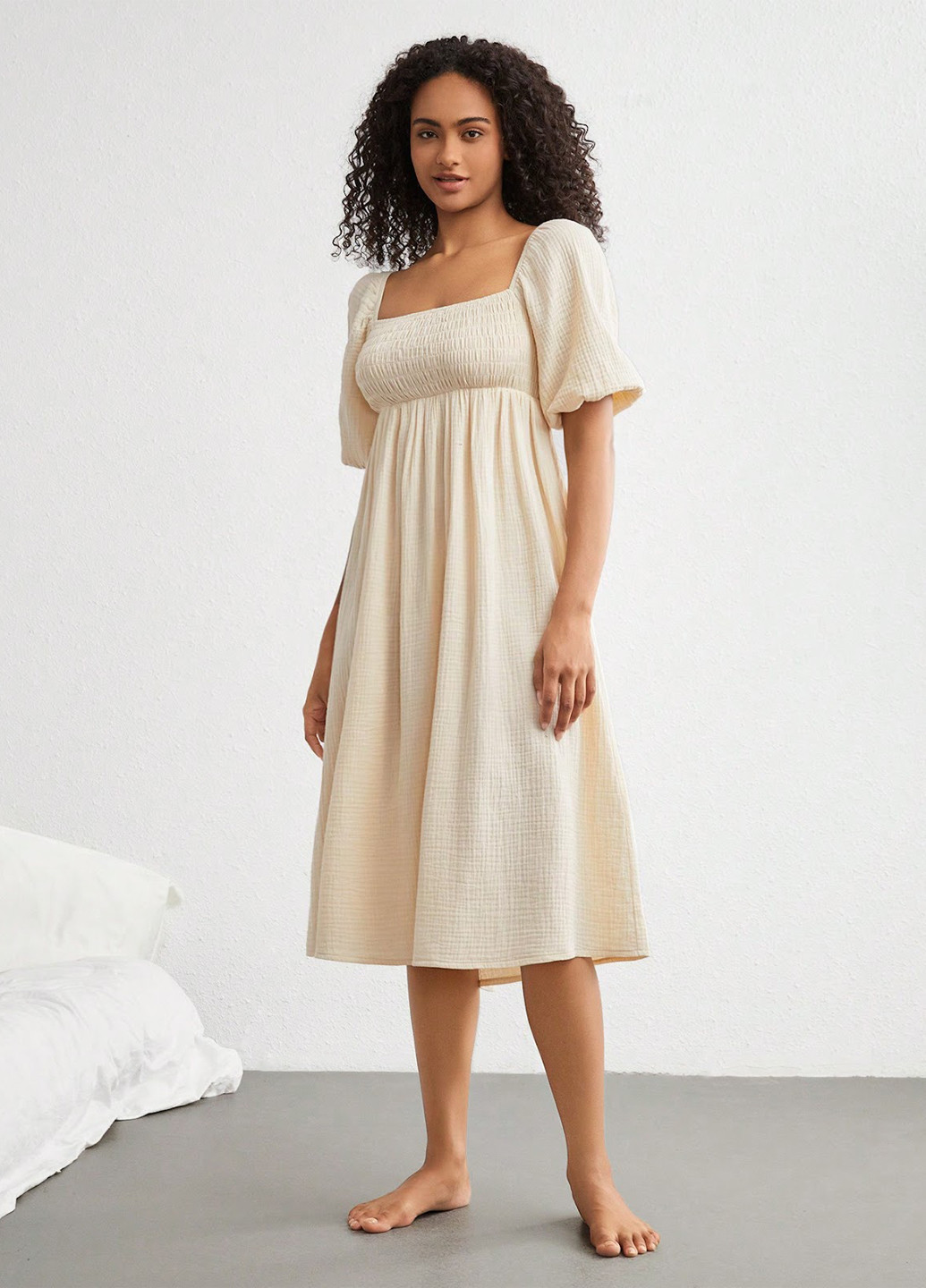 Светло-бежевое домашнее платье в стиле ампир SHEIN однотонное