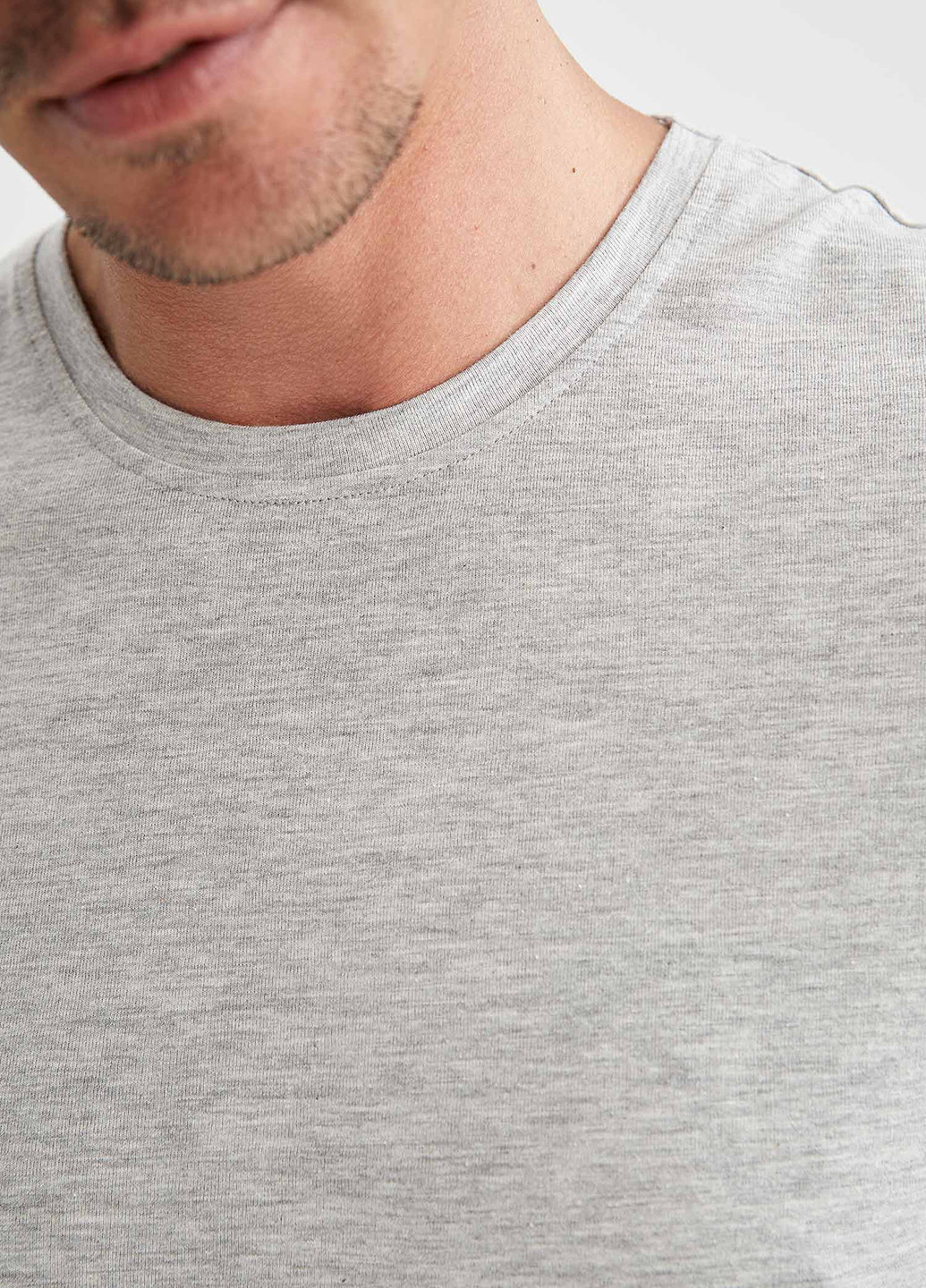 Сірий літній комплект (футболка, шорти) DeFacto