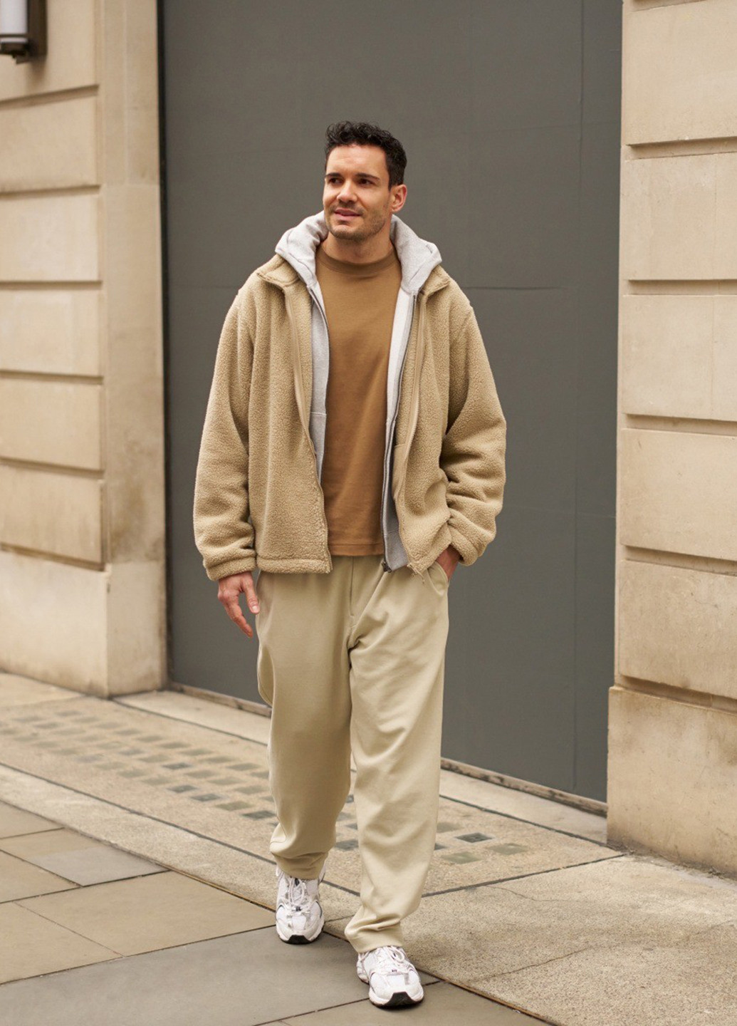 Бежева демісезонна куртка Uniqlo