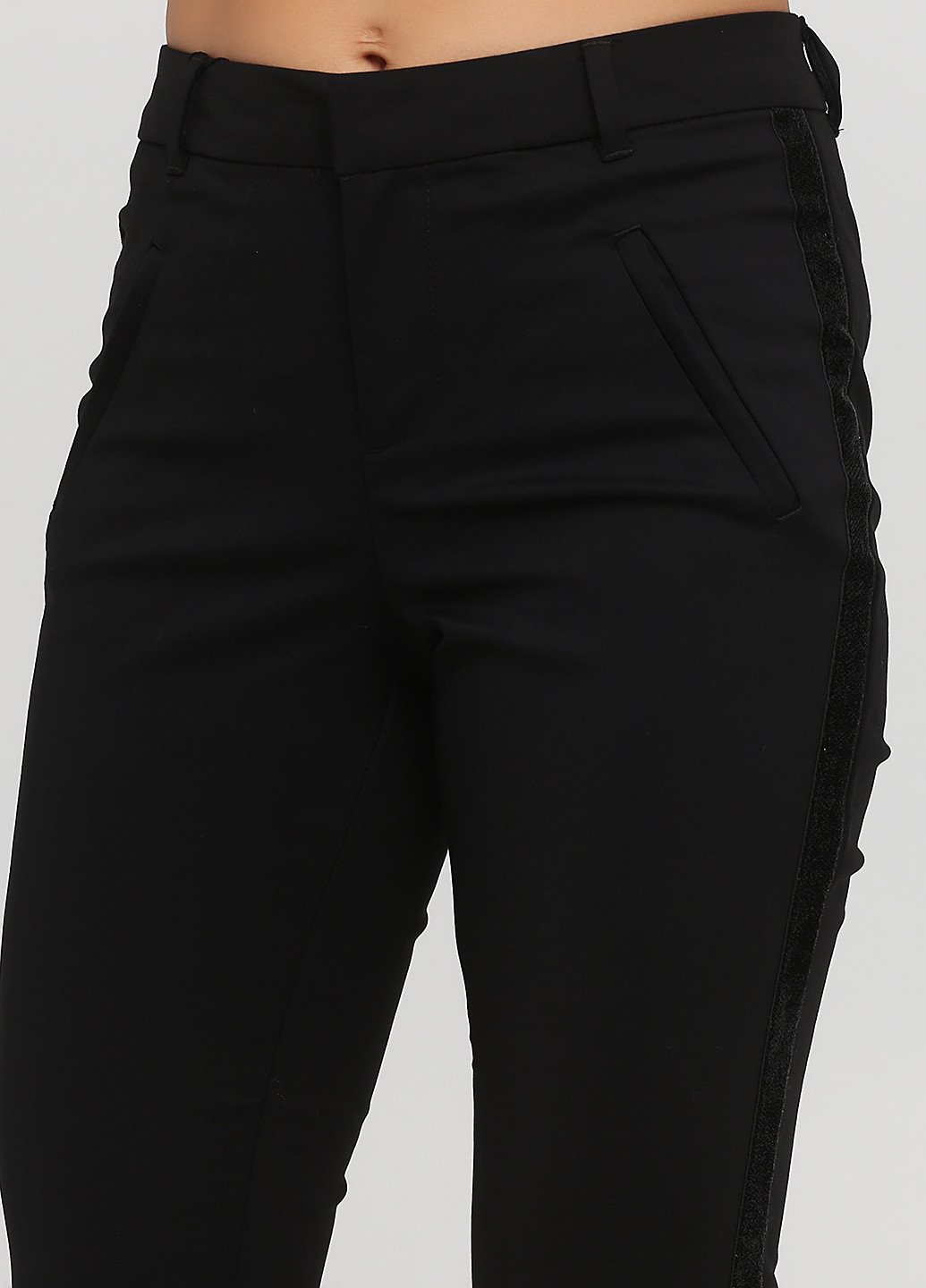 Черные кэжуал демисезонные зауженные, укороченные брюки Vero Moda