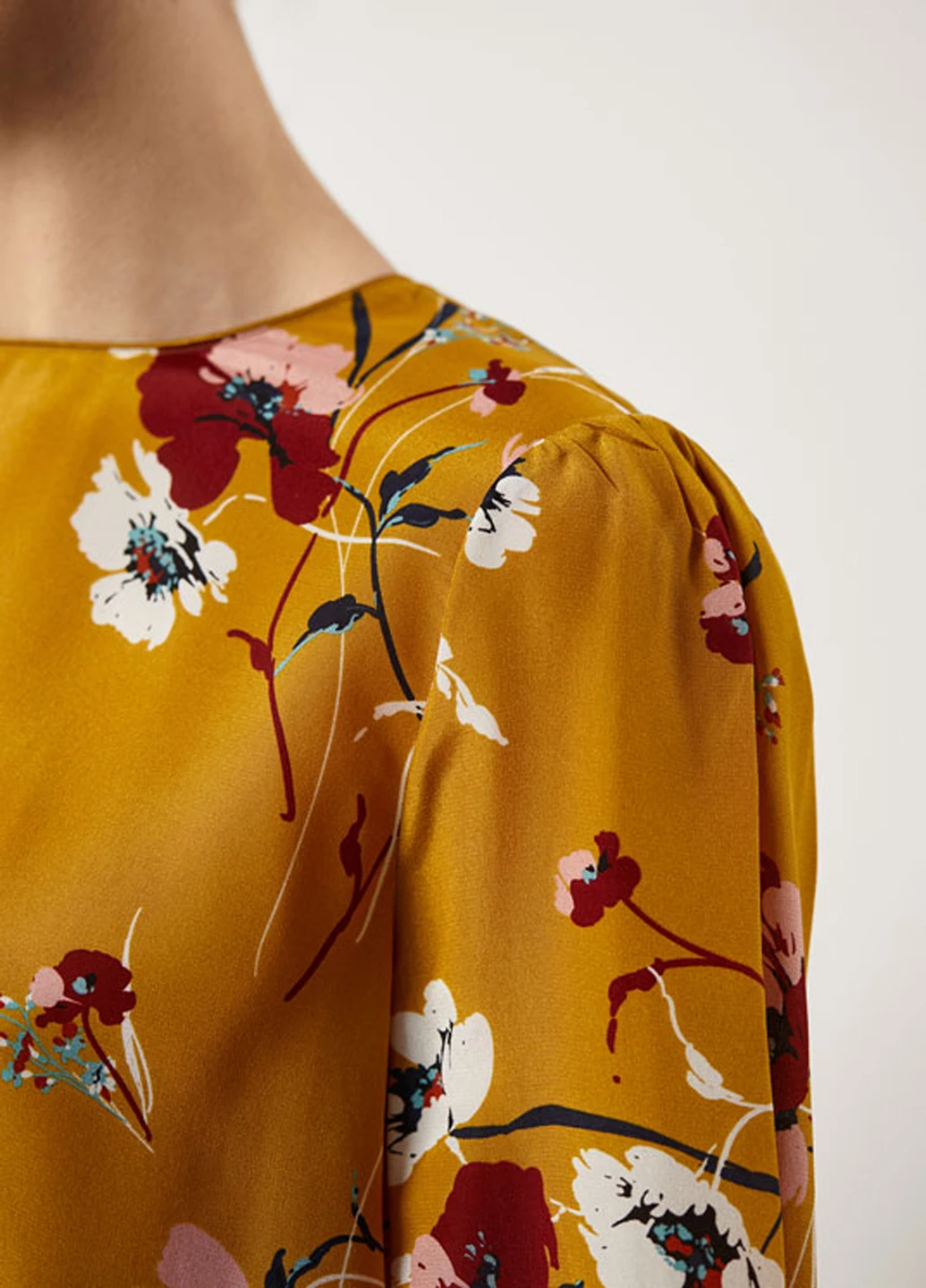 Гірчична блуза Massimo Dutti