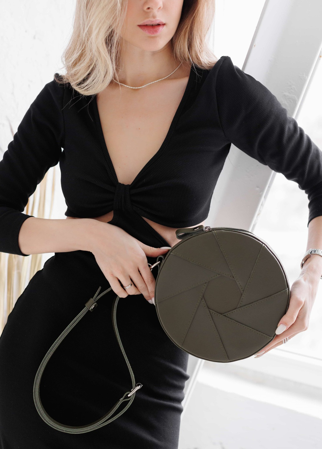 Кругла жіноча сумка через плече ручної роботи з натуральної вінтажної шкіри коричневого кольору Boorbon (253342343)