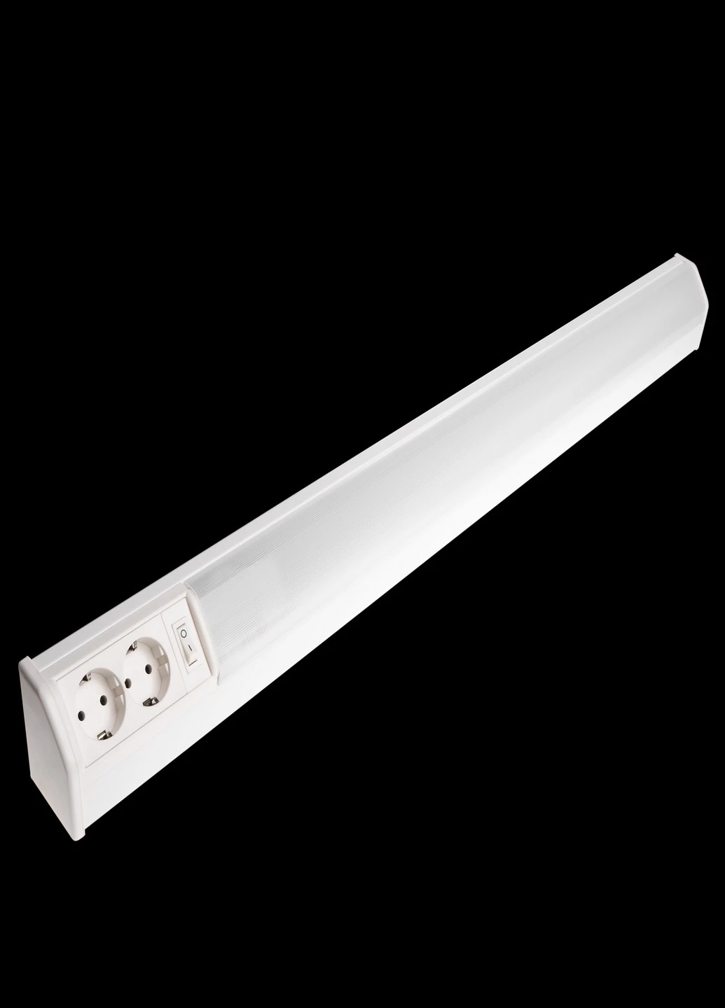 FLF-61/21W LT5 /L Люминесцентный линейный светильник с розеткой Brille (185913995)