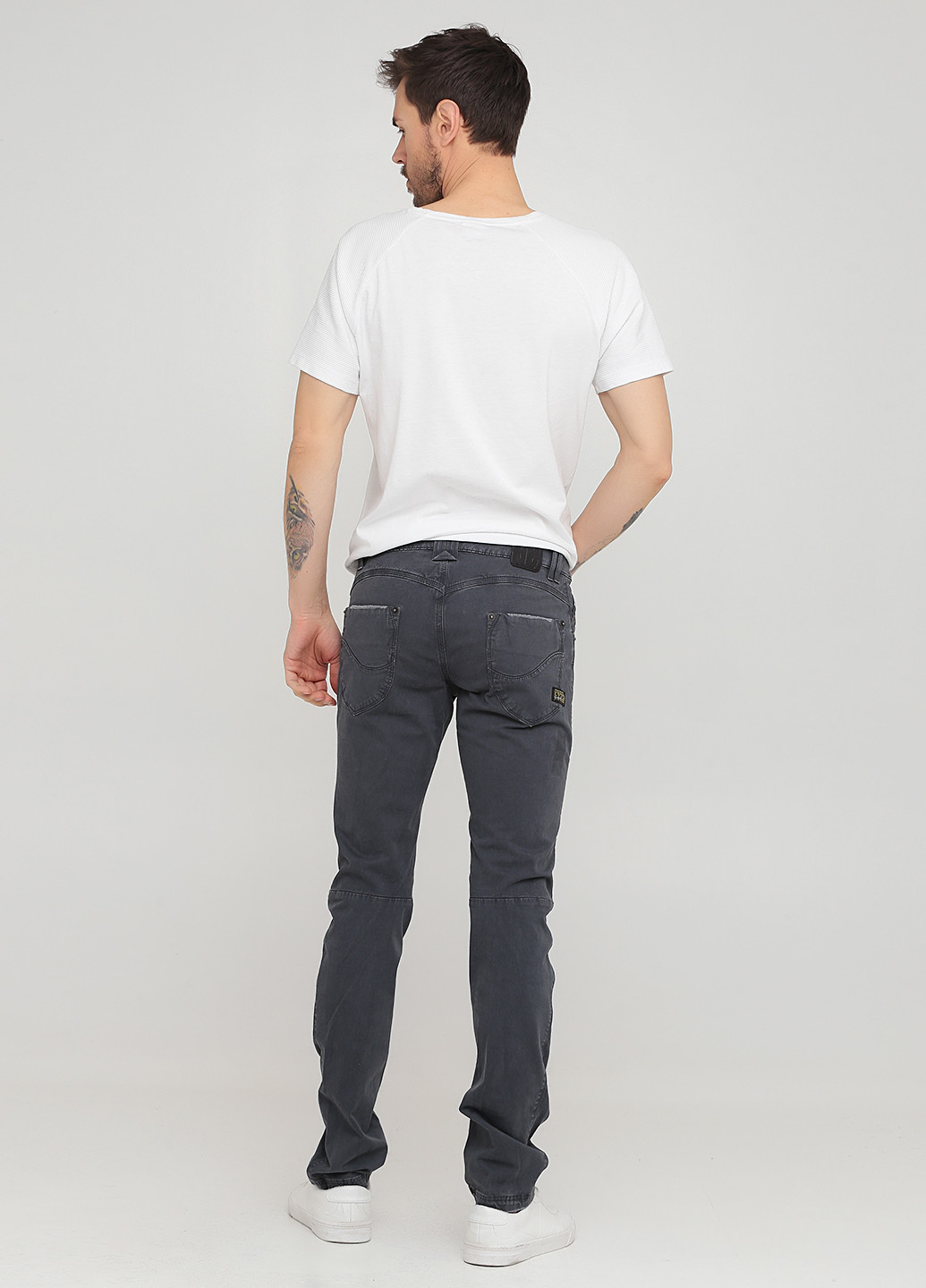 Серые демисезонные прямые джинсы Asos