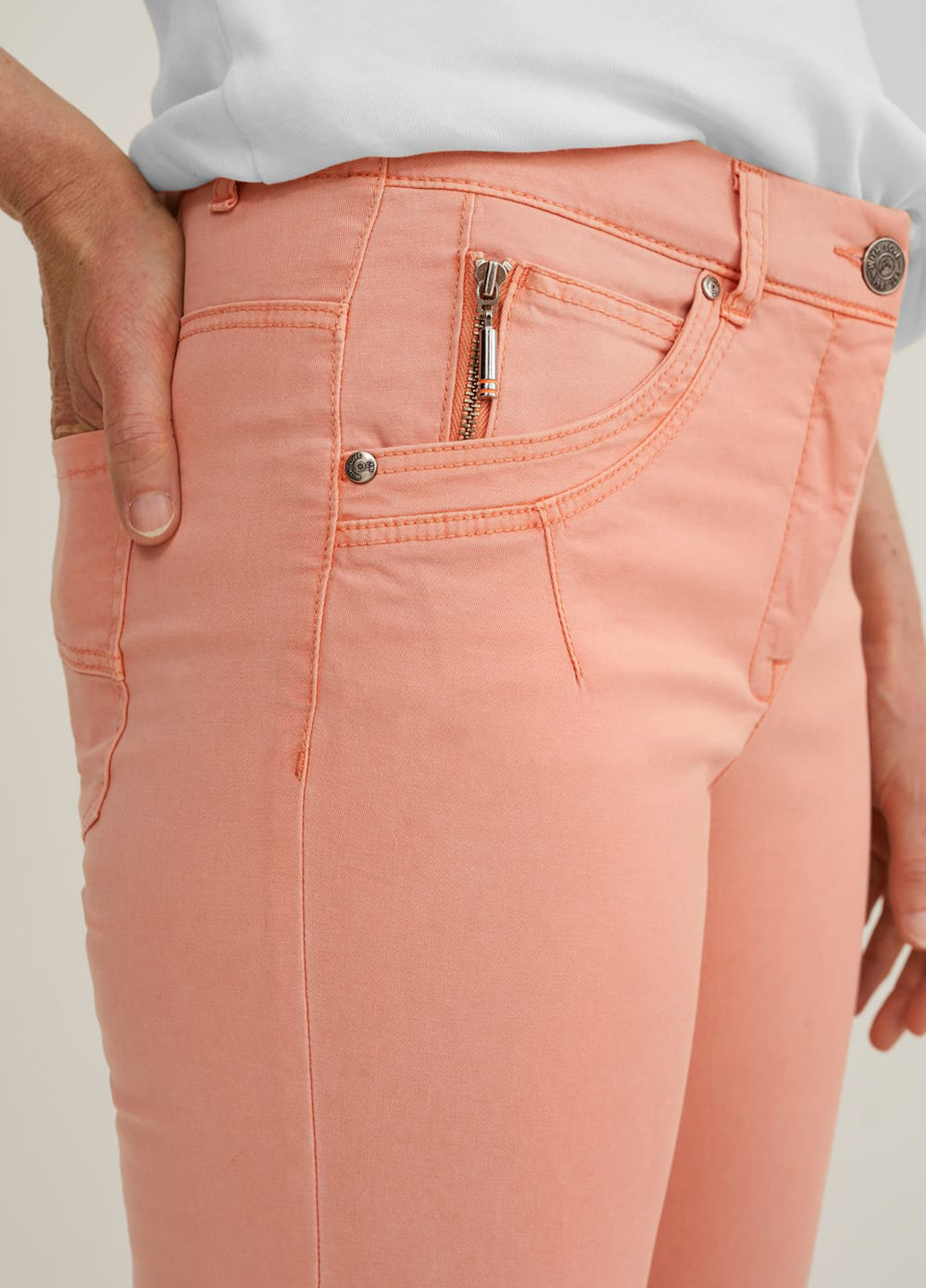 Персиковые джинсовые летние укороченные, зауженные брюки C&A