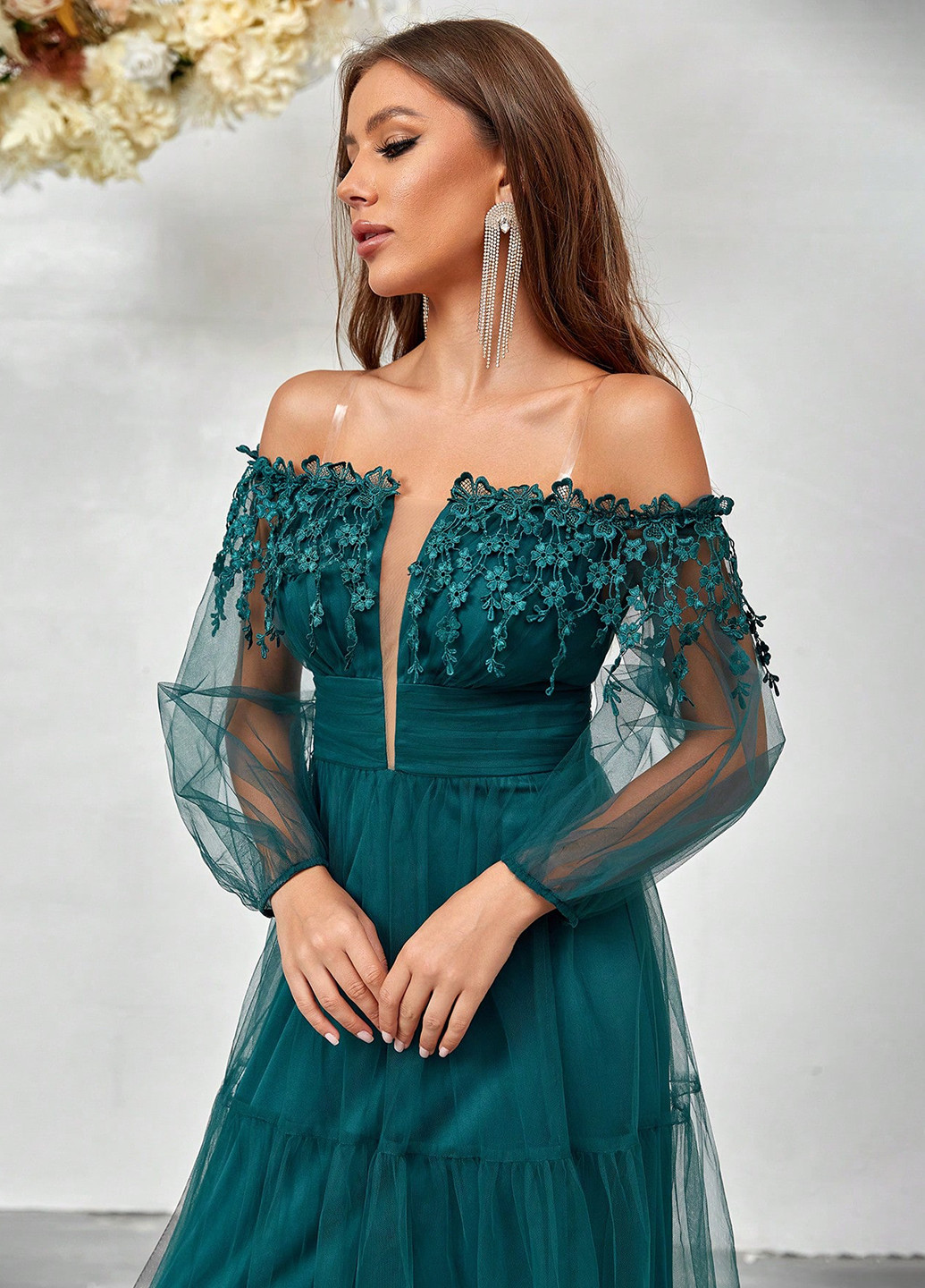 Зеленое вечернее платье с открытыми плечами SHEIN однотонное