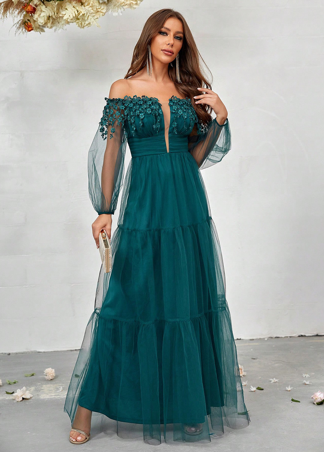 Зеленое вечернее платье с открытыми плечами SHEIN однотонное