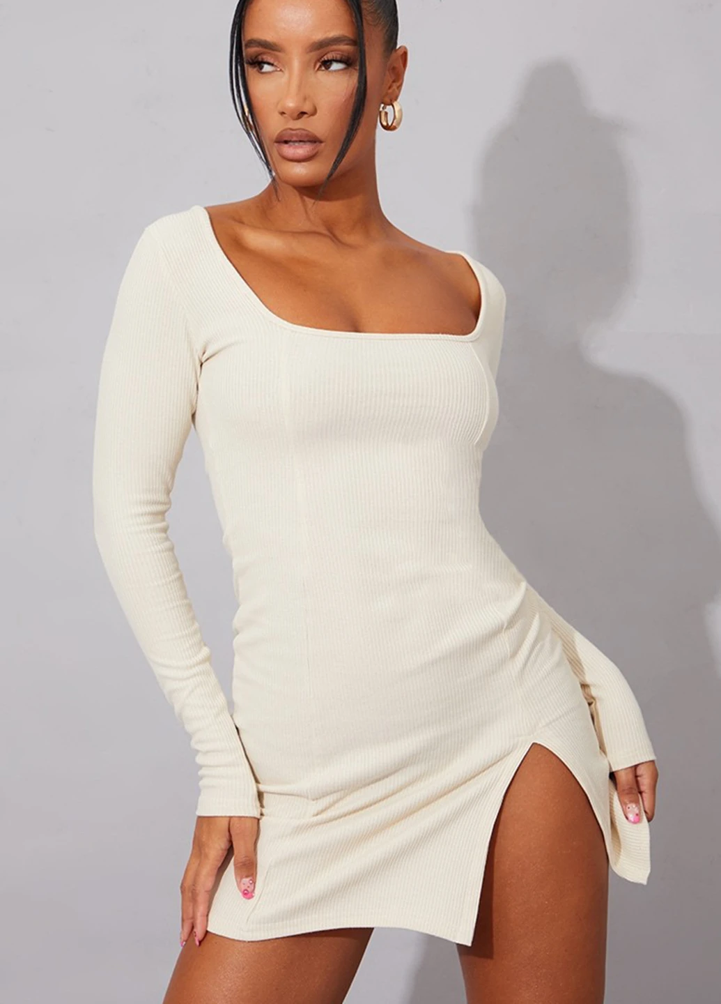 Светло-бежевое кэжуал платье PrettyLittleThing однотонное