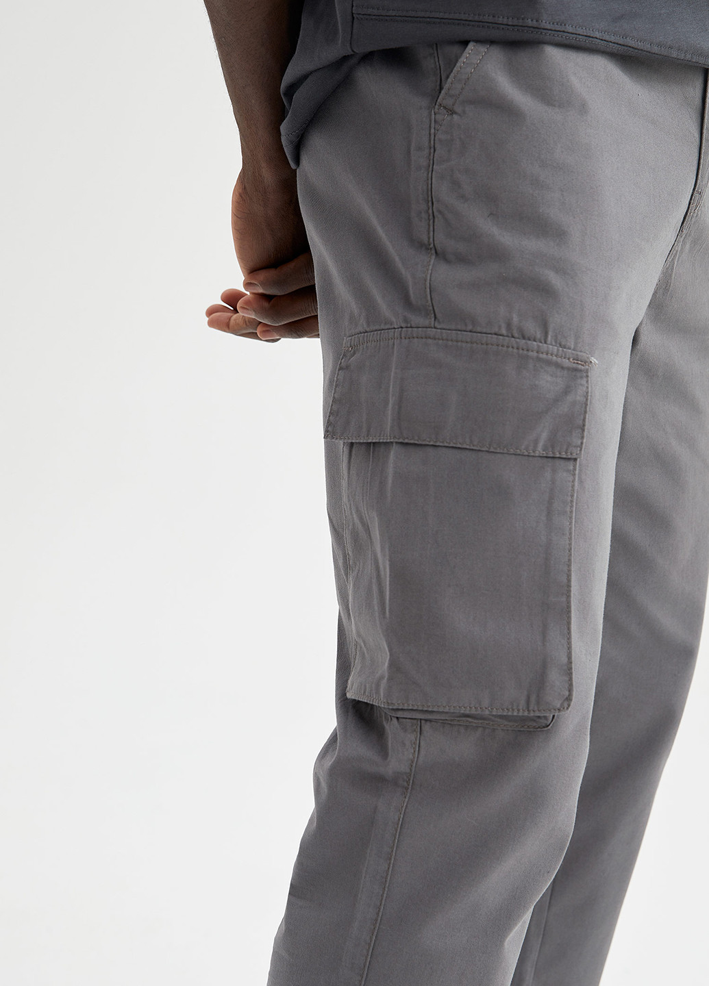 Темно-серые кэжуал демисезонные зауженные, карго брюки DeFacto