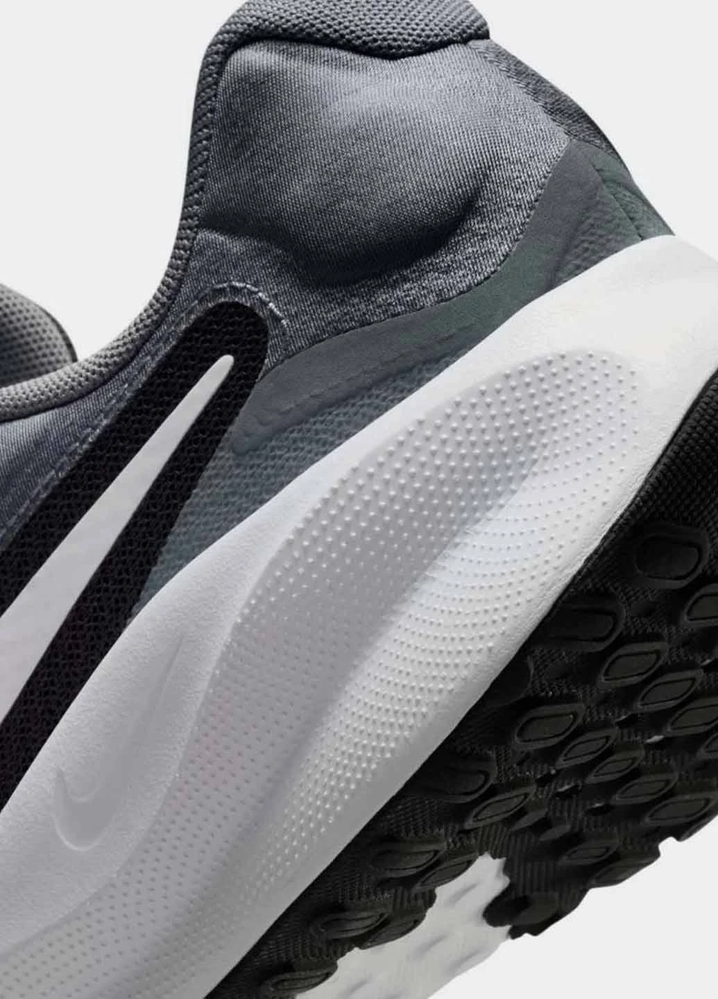 Черные демисезонные кроссовки fb2207-007 Nike REVOLUTION 7