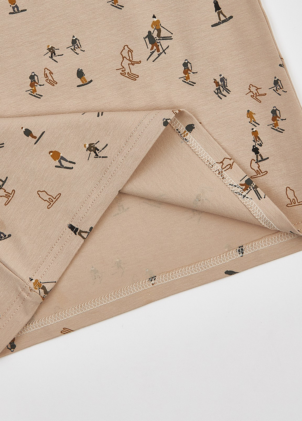 Бежевый демисезонный кэжуал лонгслив ArDoMi с рисунком