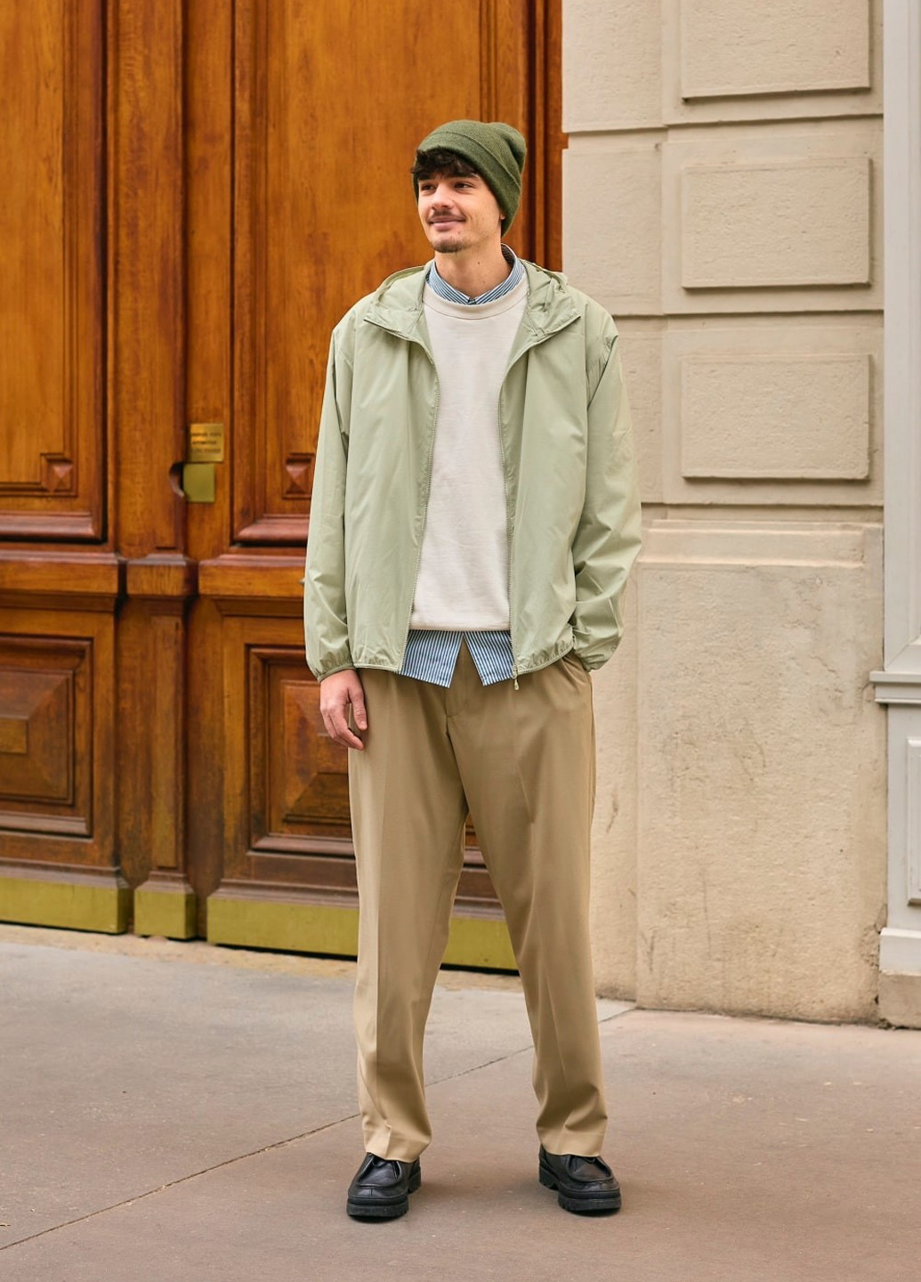 Светло-зеленая демисезонная ветровка Uniqlo