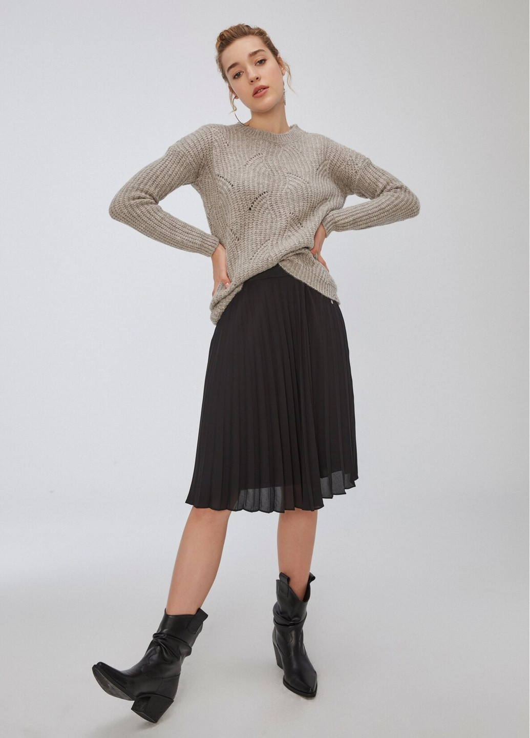 Серо-бежевый демисезонный свитер женский свободного кроя пуловер Nobrend