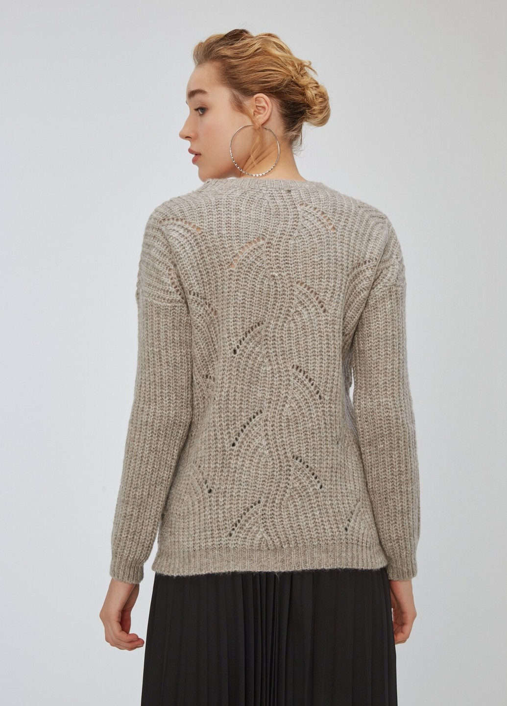 Серо-бежевый демисезонный свитер женский свободного кроя пуловер Nobrend