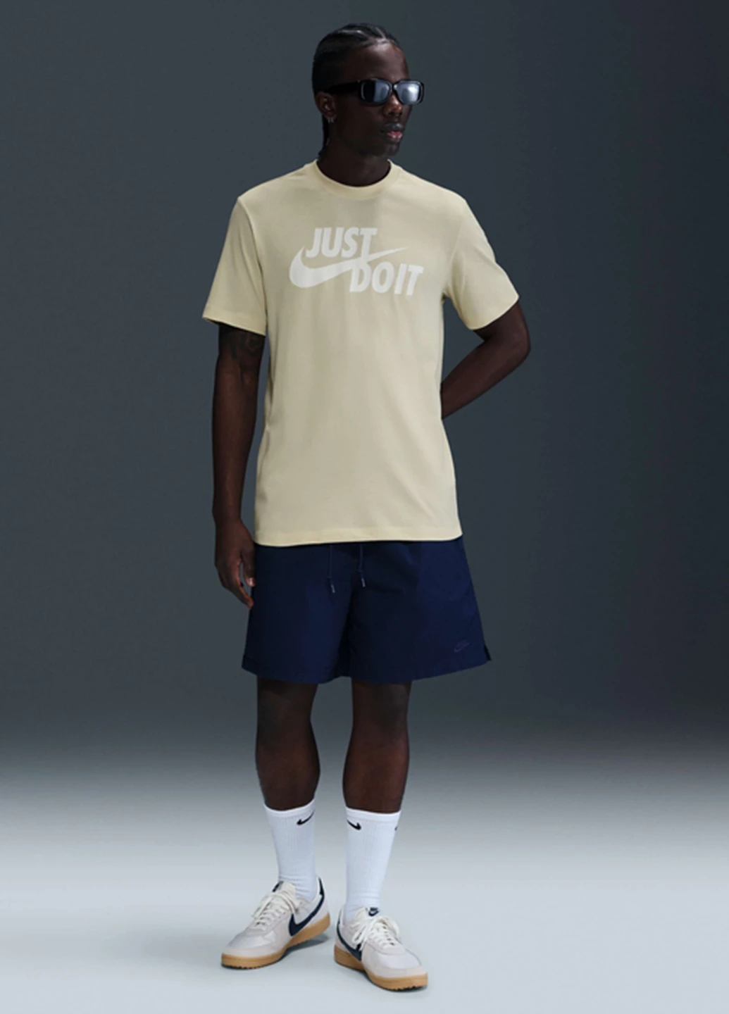 Светло-бежевая футболка Nike M NSW TEE JUST DO IT SWOOSH