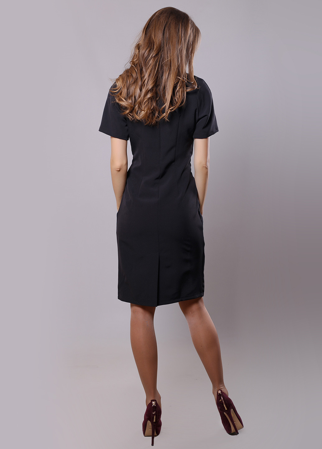 Черное кэжуал платье с коротким рукавом SFN однотонное