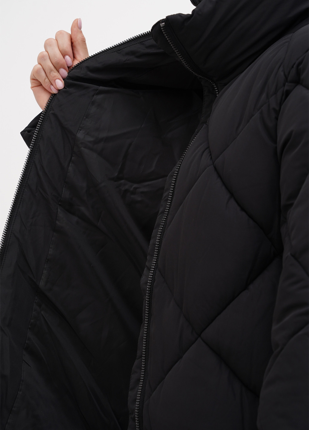 Чорна зимня куртка Monki