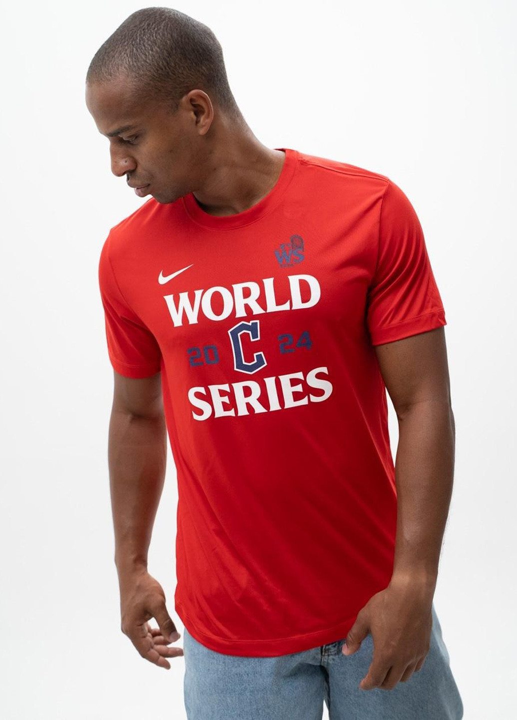 Красная футболка Nike