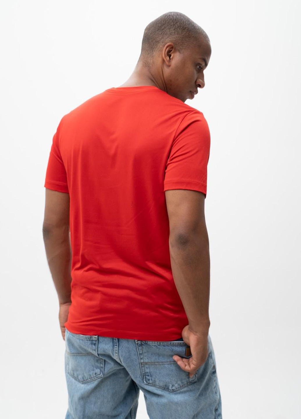 Красная футболка Nike