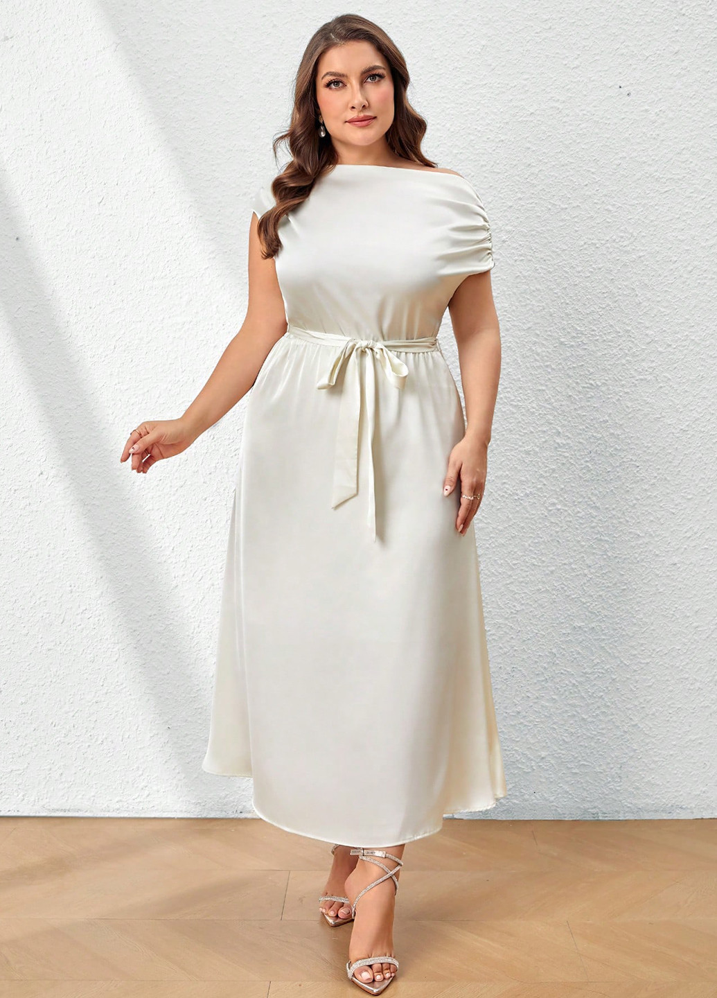 Молочное вечернее платье клеш, на одно плечо SHEIN однотонное