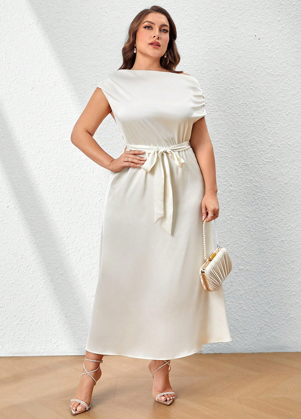 Молочное вечернее платье клеш, на одно плечо SHEIN однотонное