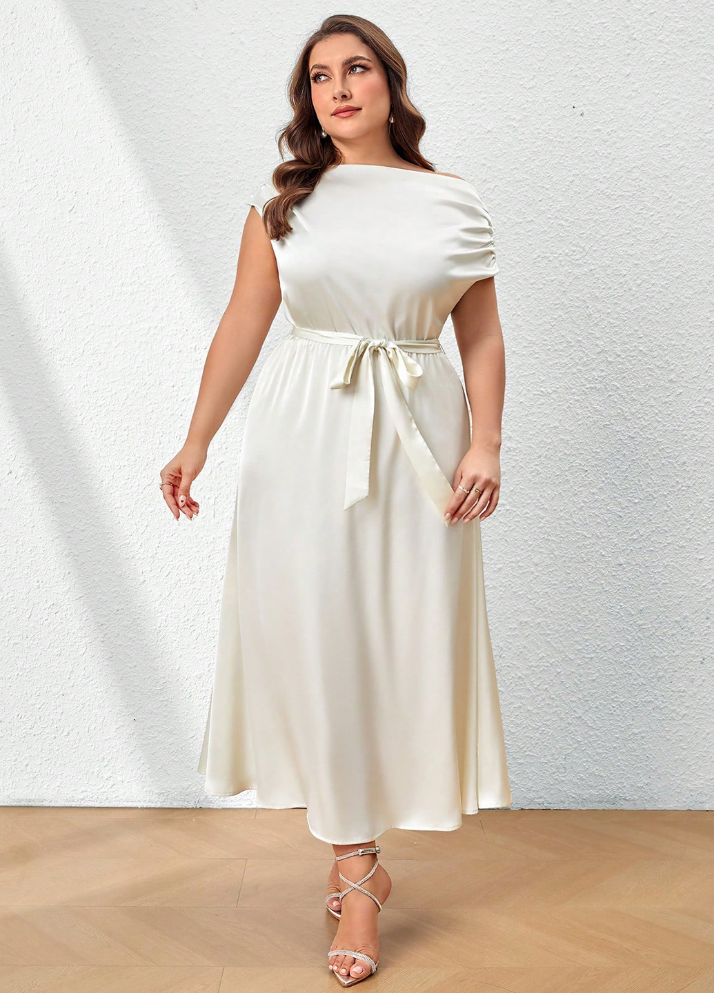 Молочное вечернее платье клеш, на одно плечо SHEIN однотонное