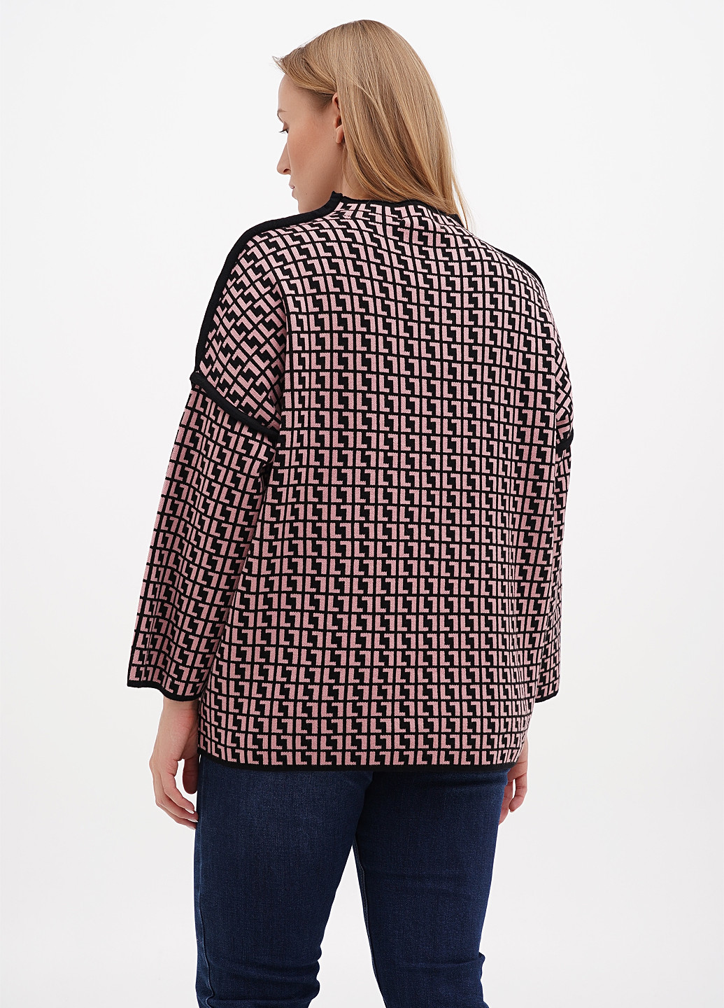 Чорний демісезонний светр Kiss Me