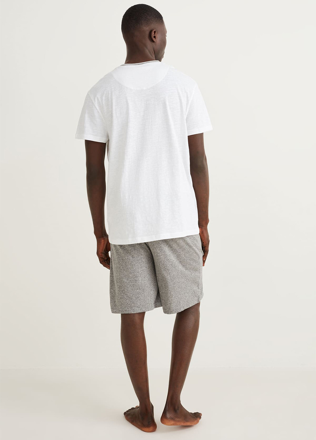 Комбинированный демисезонный комплект (футболка, шорты) C&A