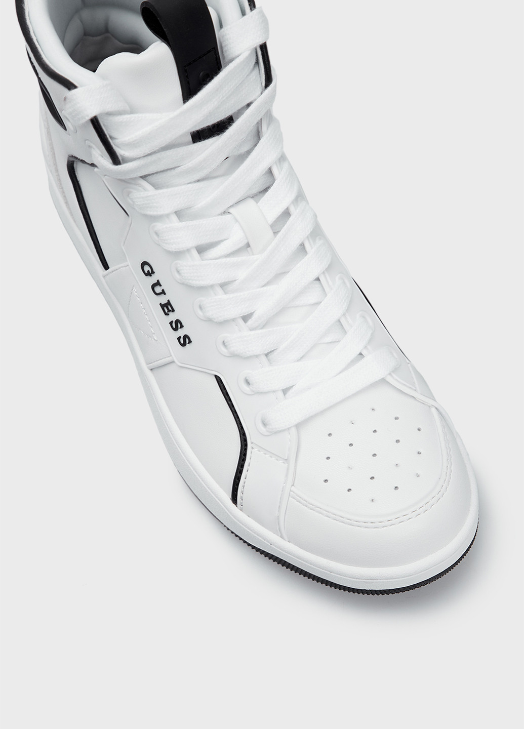 Осенние ботинки Guess с логотипом, с белой подошвой из искусственной кожи