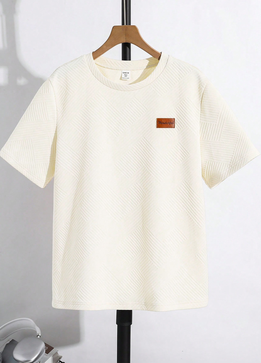 Молочная летняя футболка SHEIN