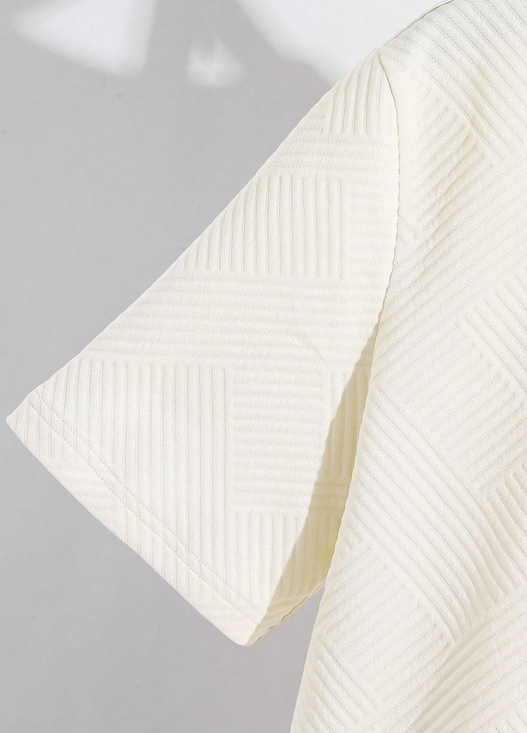 Молочная летняя футболка SHEIN