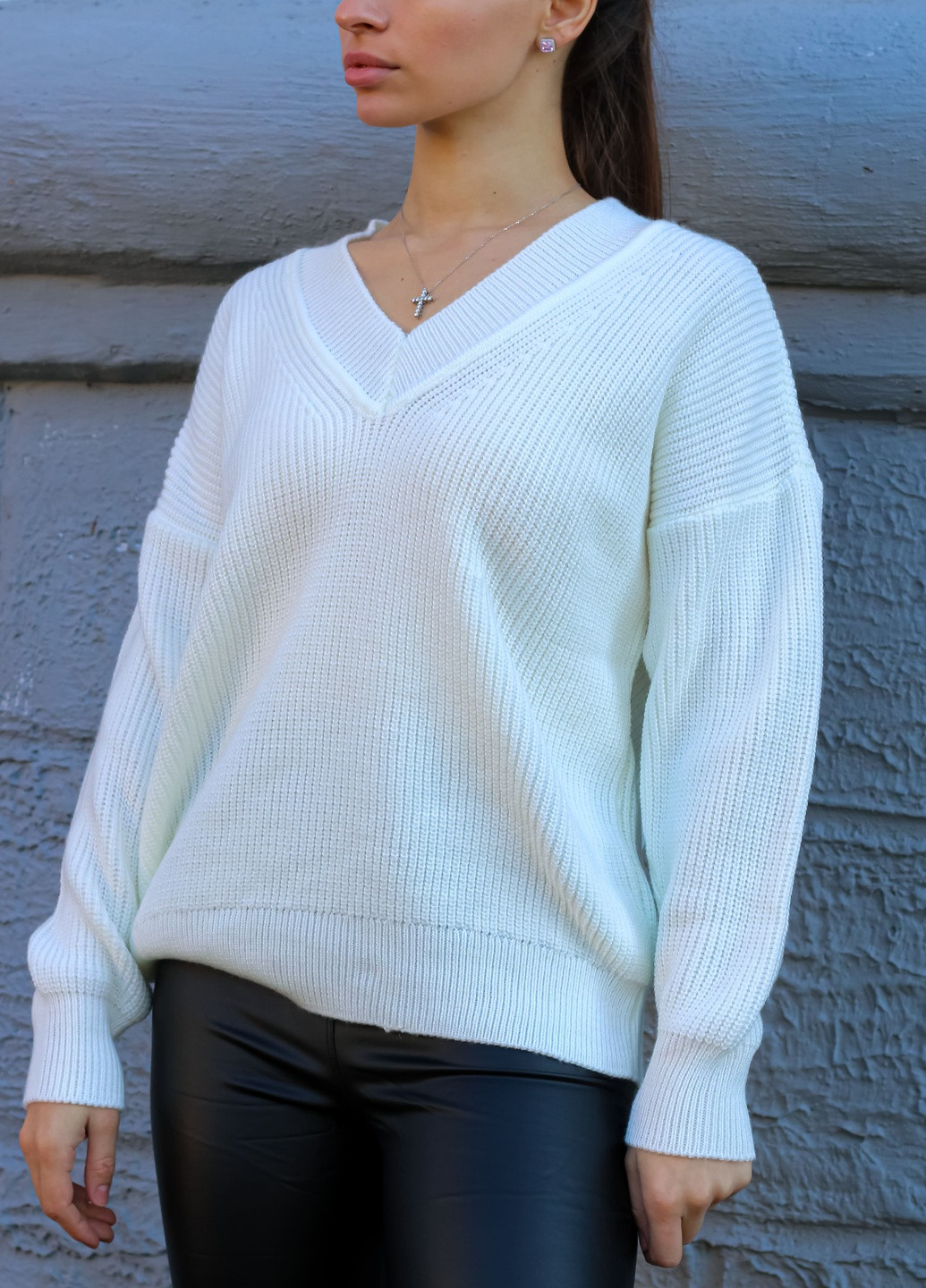 Молочный демисезонный свитер женский молочный Avrile