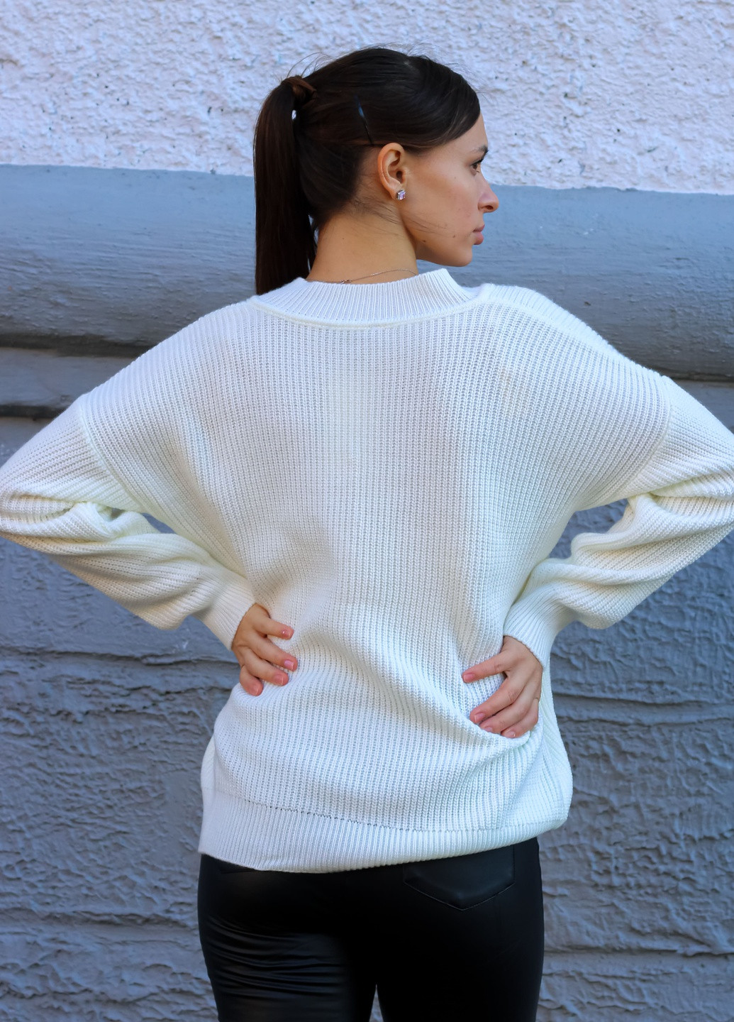 Молочный демисезонный свитер женский молочный Avrile